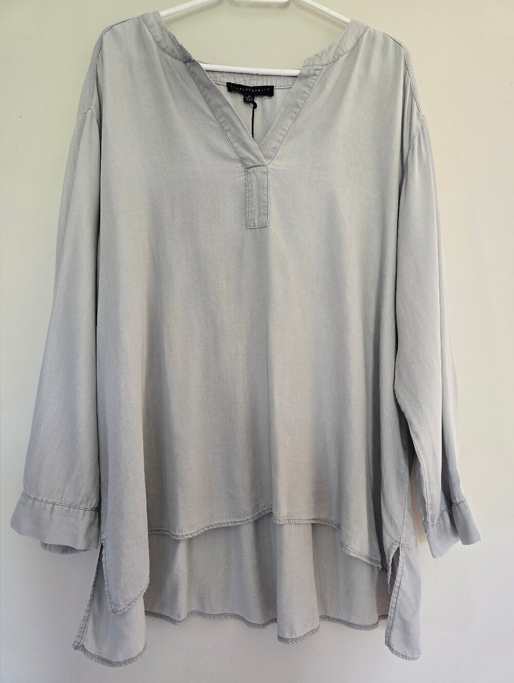 Jane and Delancey Light Gray V-Neck Tunic NWT.SIZE 2X 100% LYOCELL
